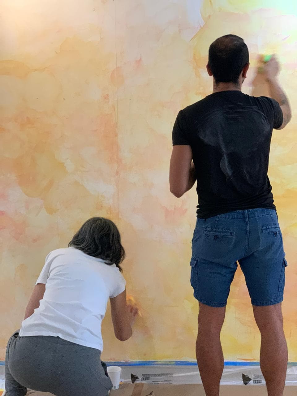 Pintando en el taller Emuná